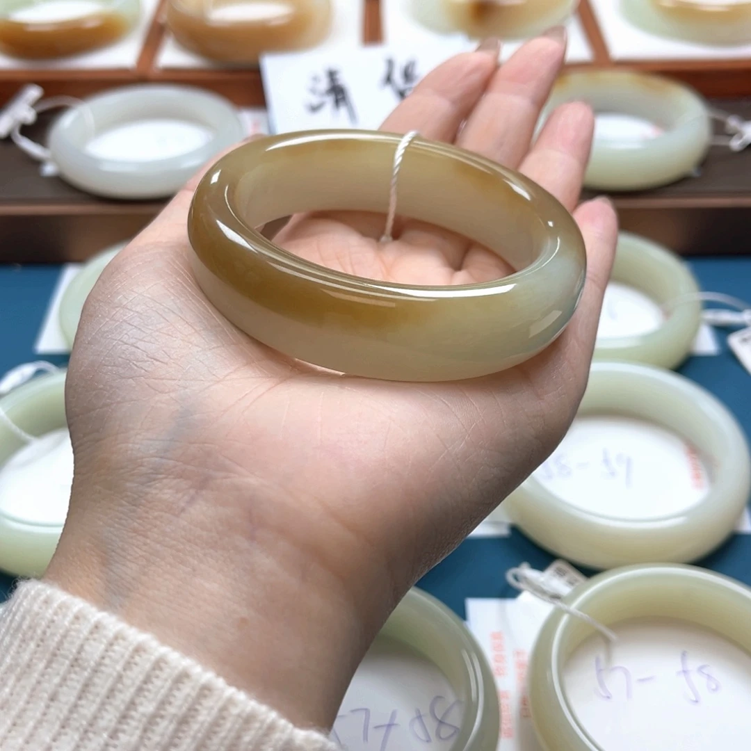 未镶嵌手镯和田玉