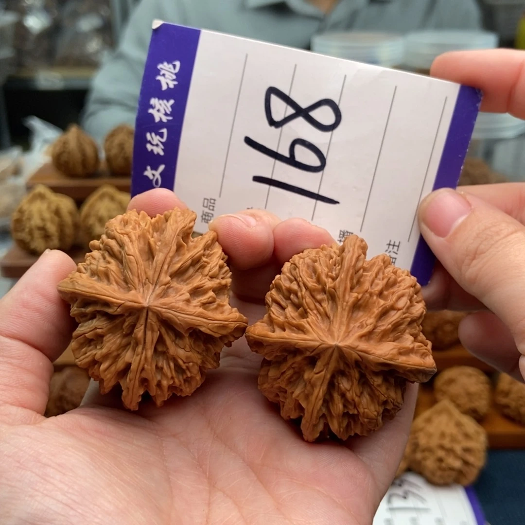 文玩核桃吊坠46四棱