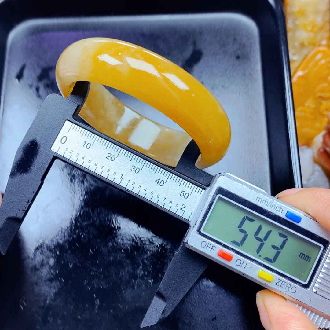 石英质玉（黄龙玉）未镶嵌颈饰