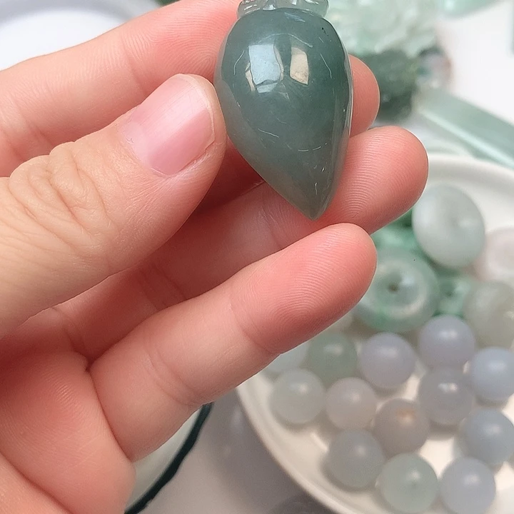 翡翠未镶嵌挂件是