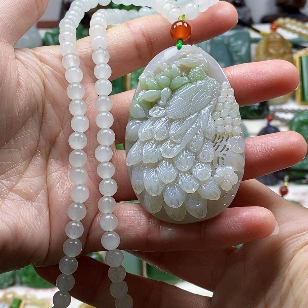 和田玉翠青颈饰未镶嵌