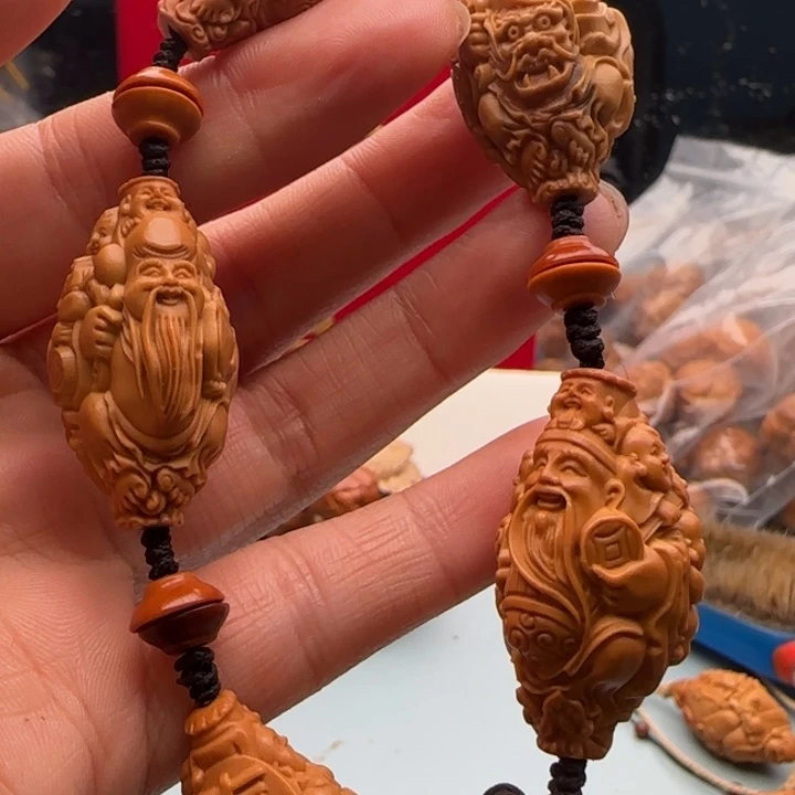 橄榄核手串雕刻工艺