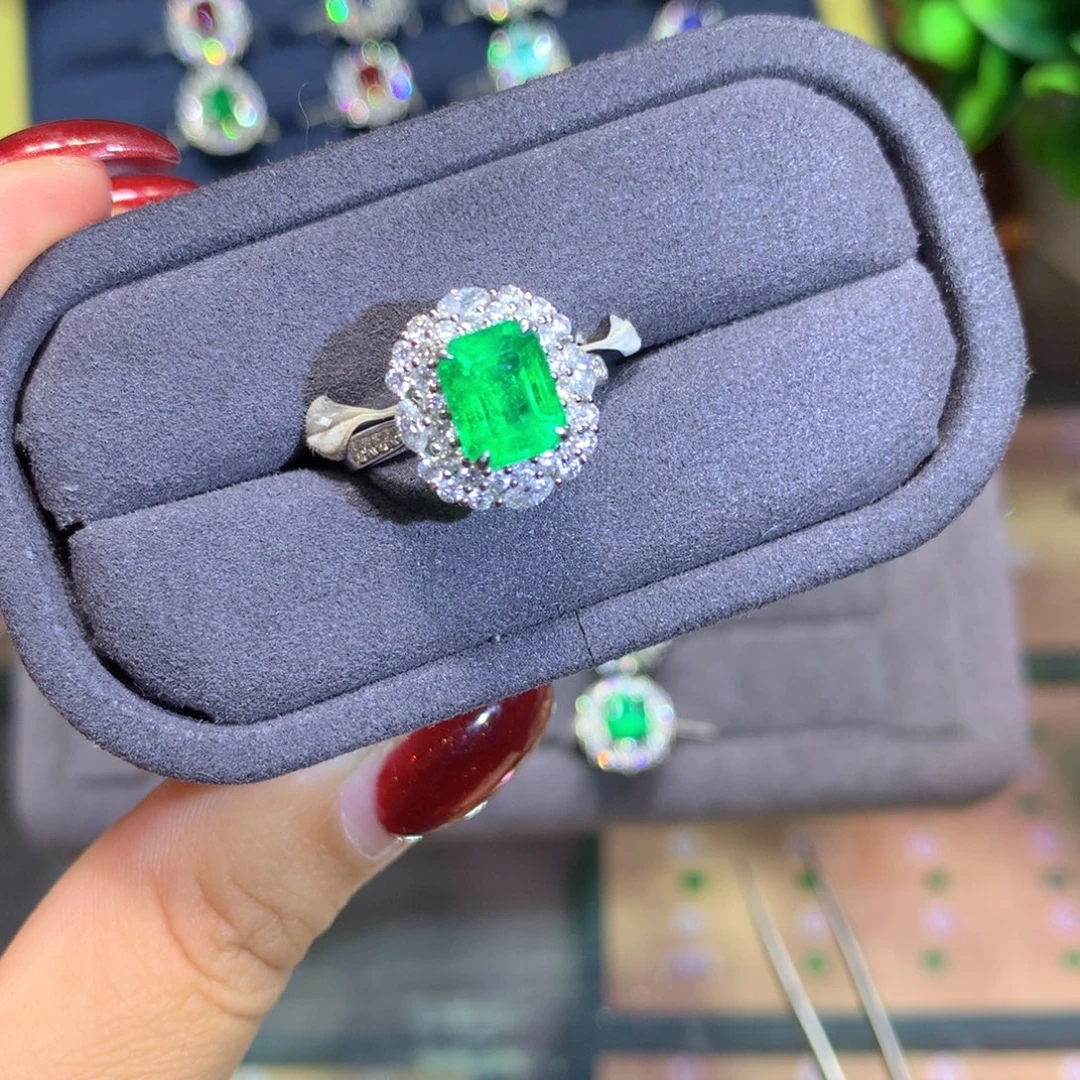 祖母绿戒指18K金镶嵌1.89ct