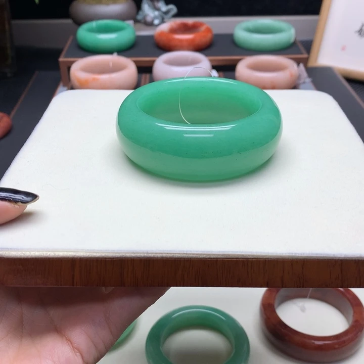 爱***奶石英质玉（非洲翠）合金佘太翠