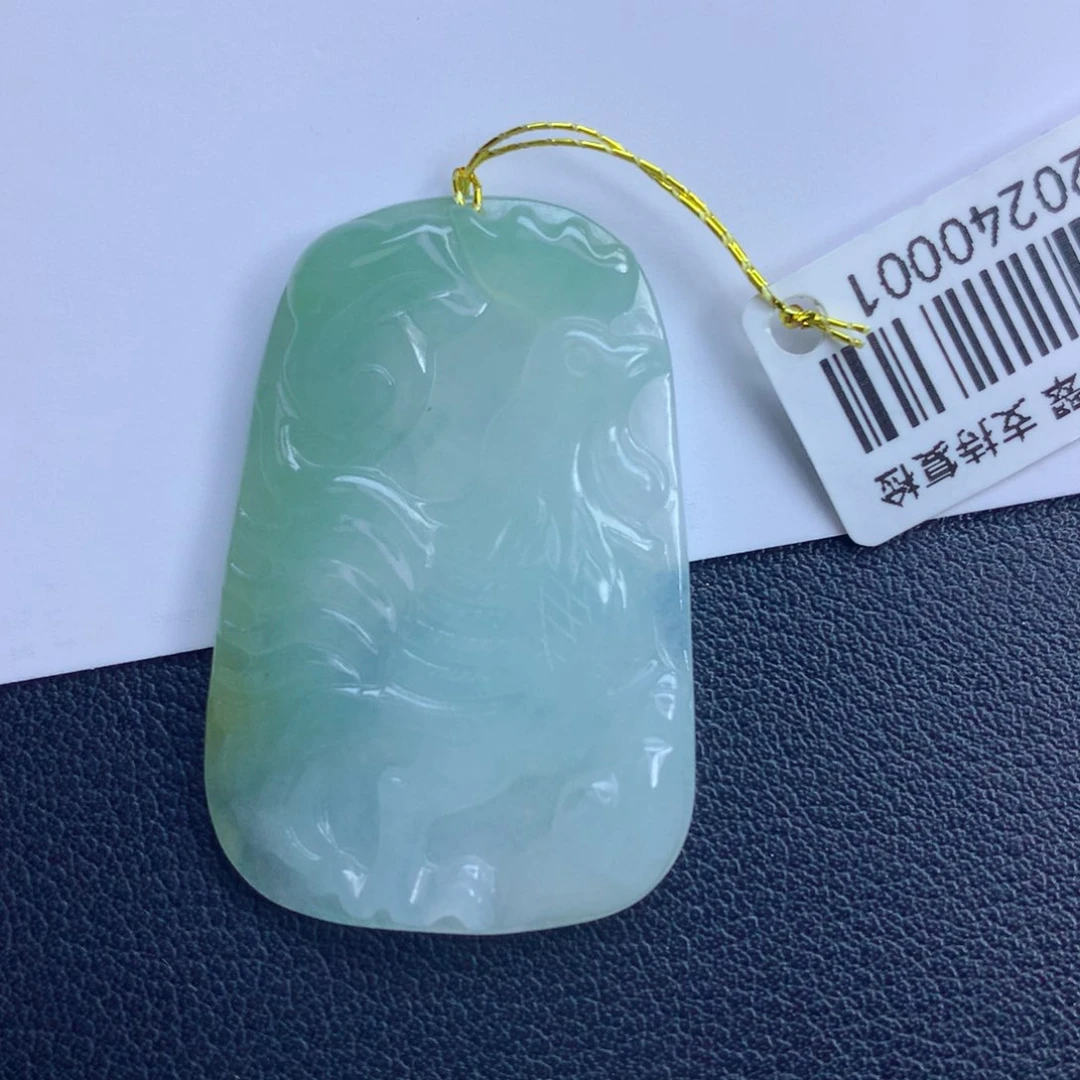 翡翠颈饰未镶嵌金鸡