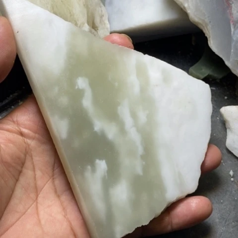 透闪石质玉未镶嵌挂件