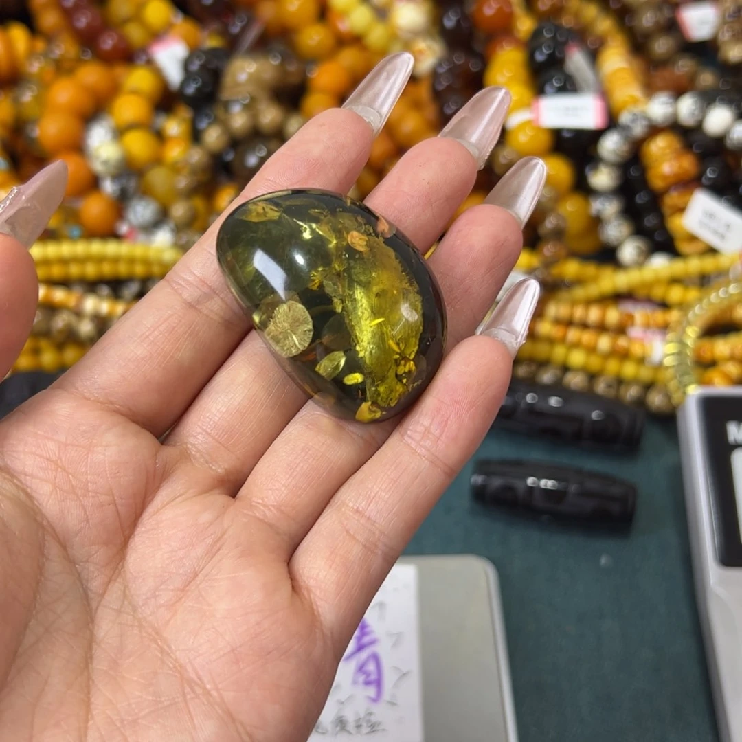 未镶嵌琥珀珠宝奇石179