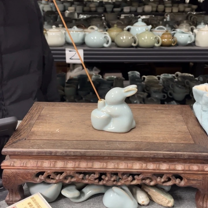 摆件天青釉捣药兔