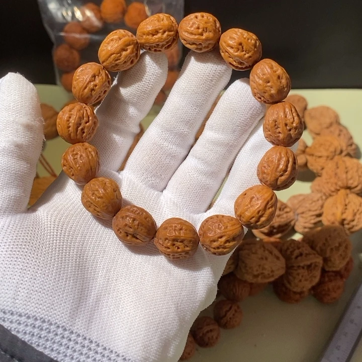 文玩核桃手串……23