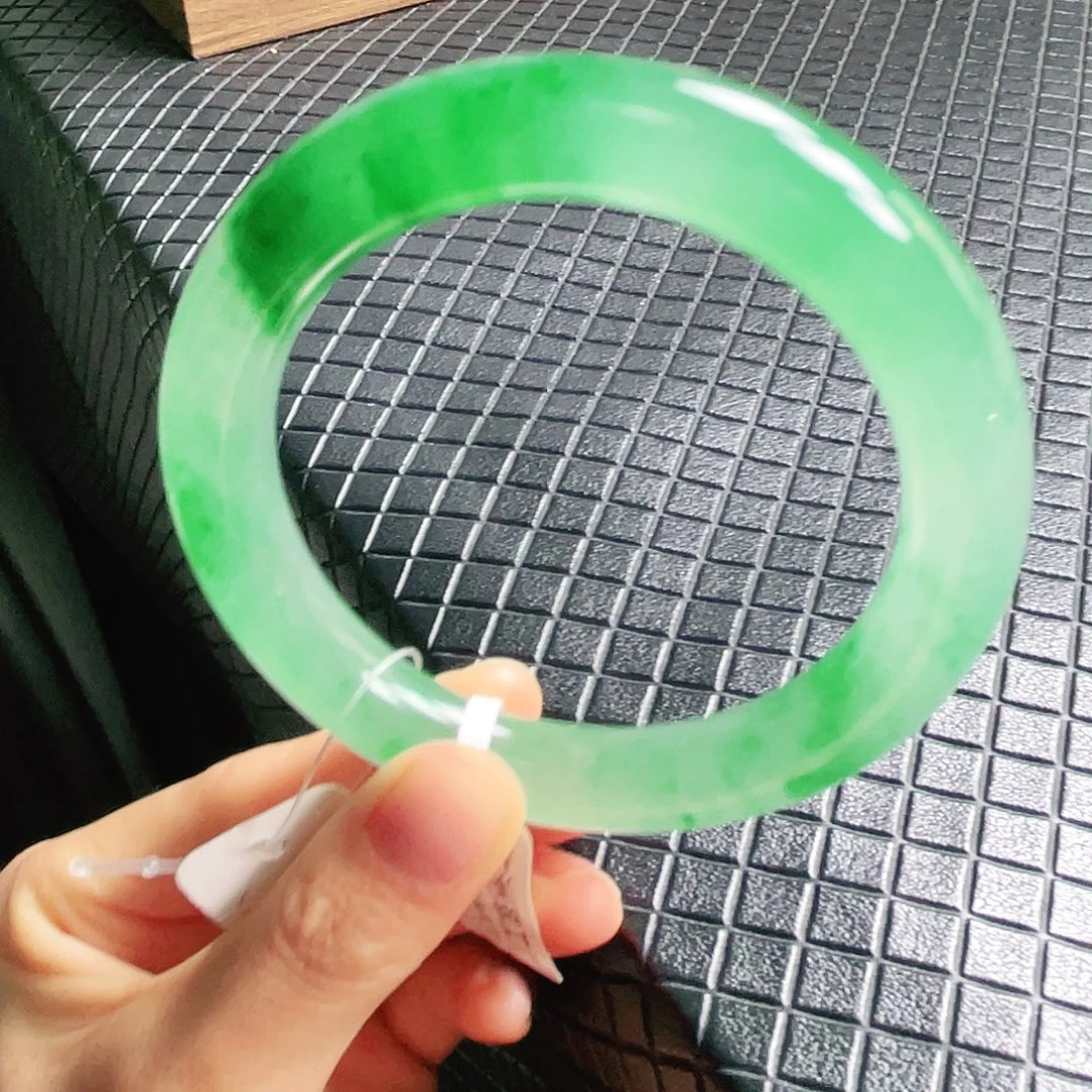 加***列石英质玉未镶嵌手镯57