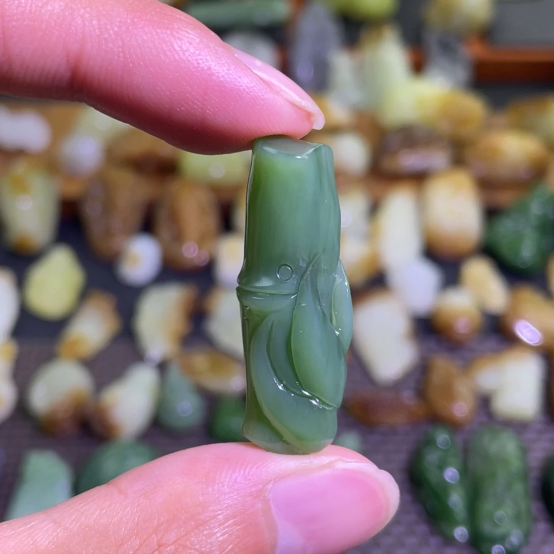 颈饰未镶嵌和田玉俄碧竹节吊坠