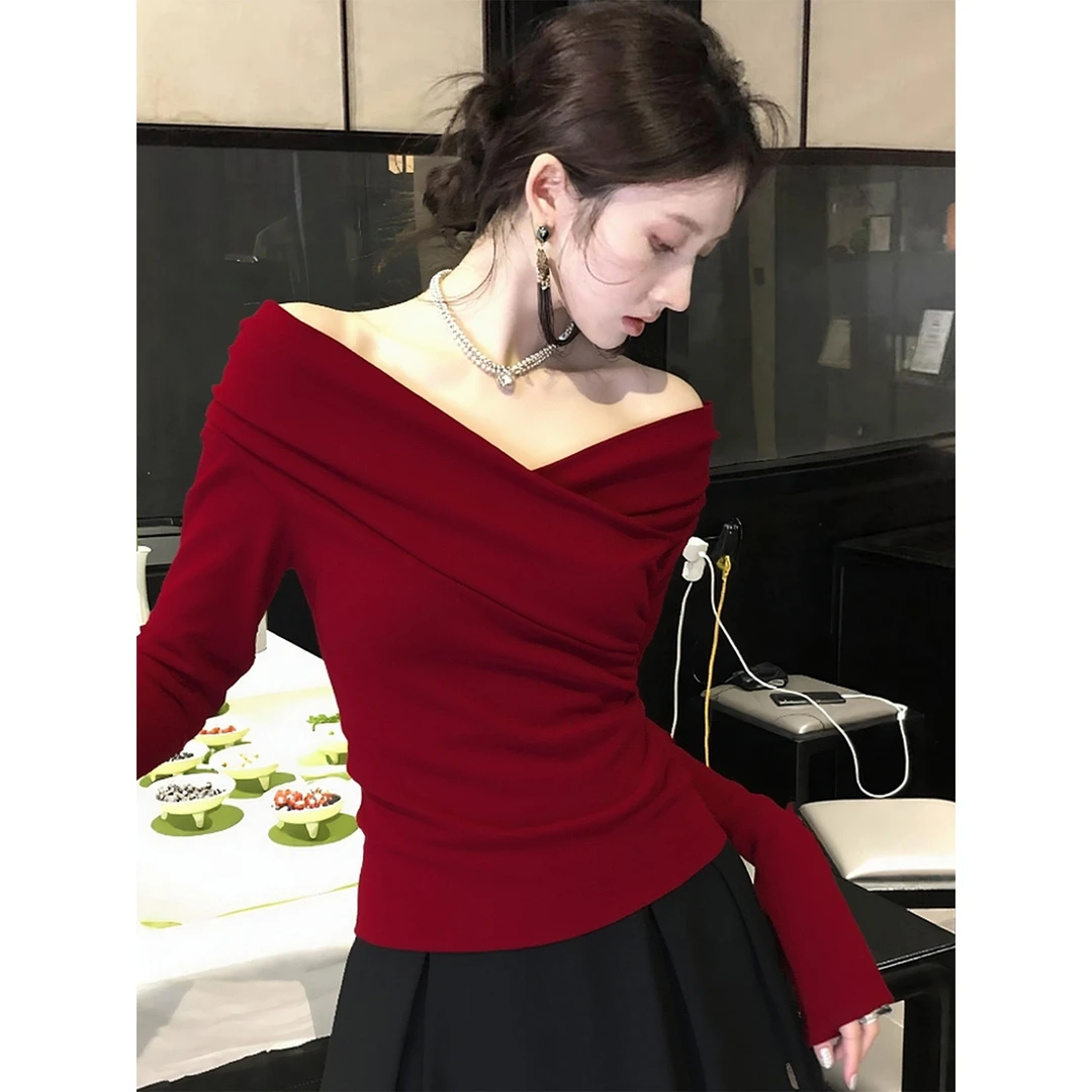 气质女士收腰露肩T恤绝美小上衣2026新款红色春节新年穿搭针织衫