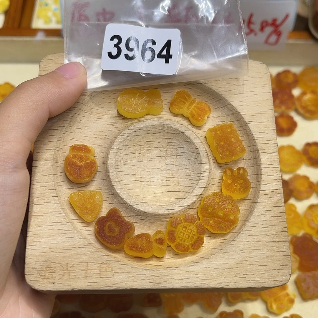 李***麻琥珀未镶嵌珠宝奇石