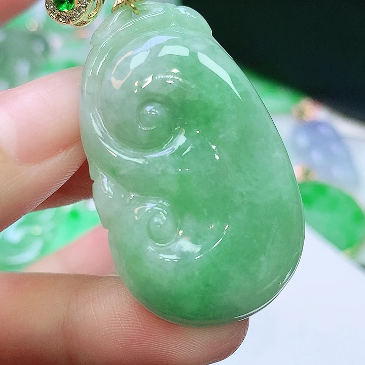 翡翠未镶嵌颈饰多样性发其一