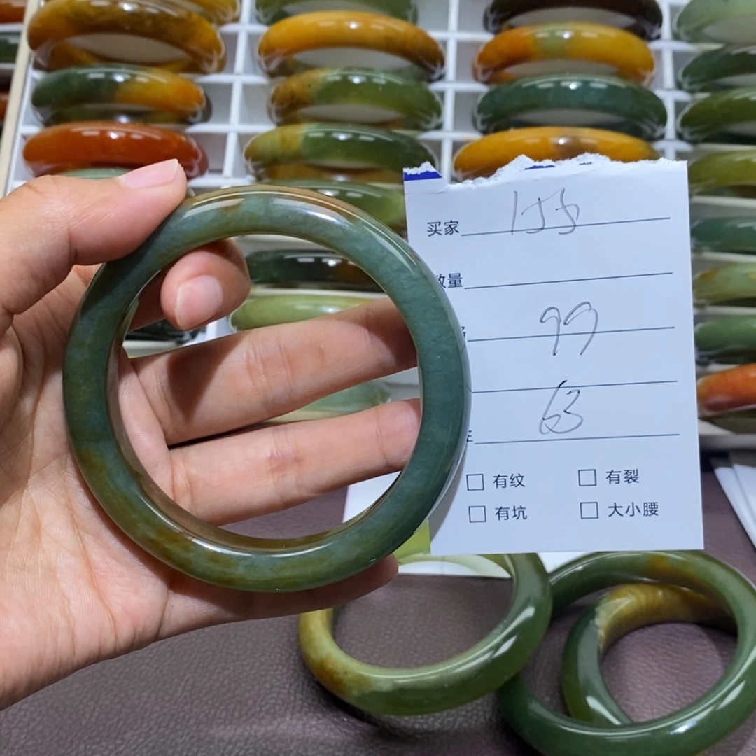 蛇纹石玉未镶嵌手镯马*，