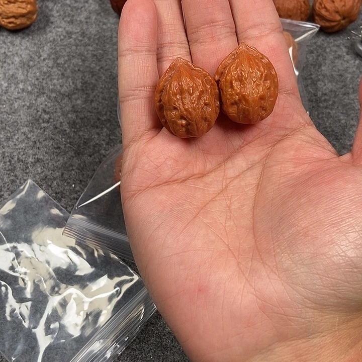 文玩核桃吊坠玉观音