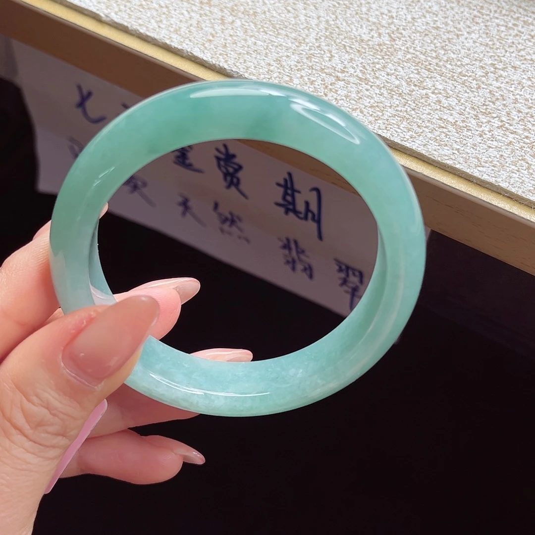 翡翠手镯未镶嵌手镯