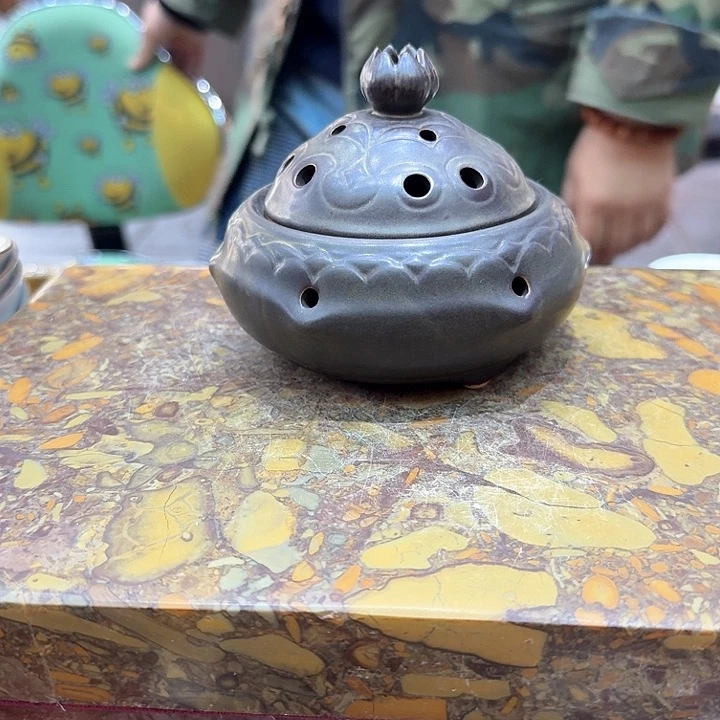 香炉一个，陶烧。。。