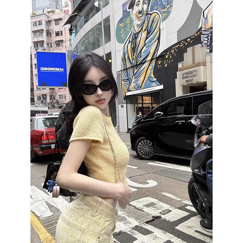 【黄油日光】圆领修身发财黄色针织短袖女设计感短款显瘦上衣