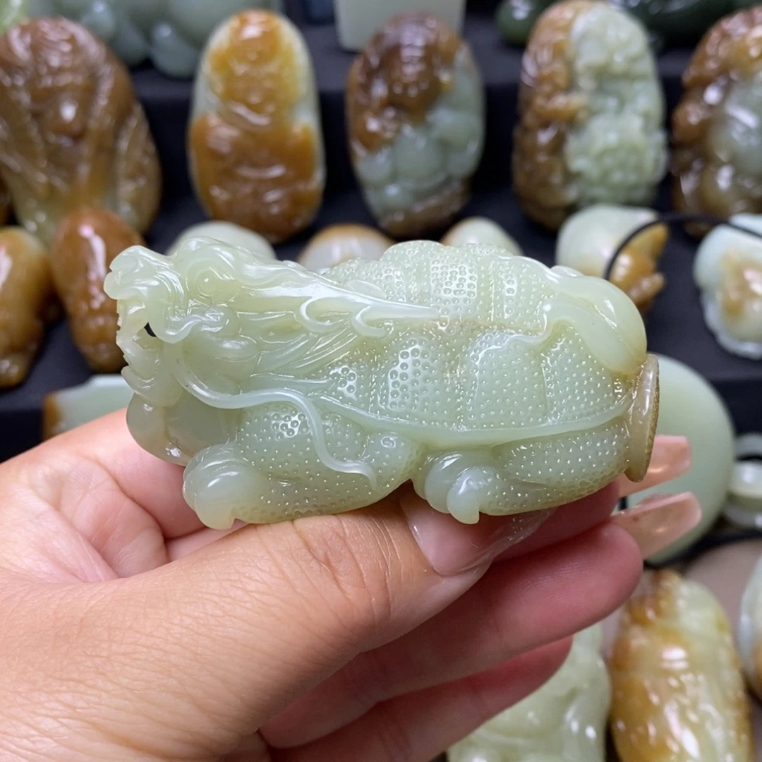 和田玉未镶嵌把件