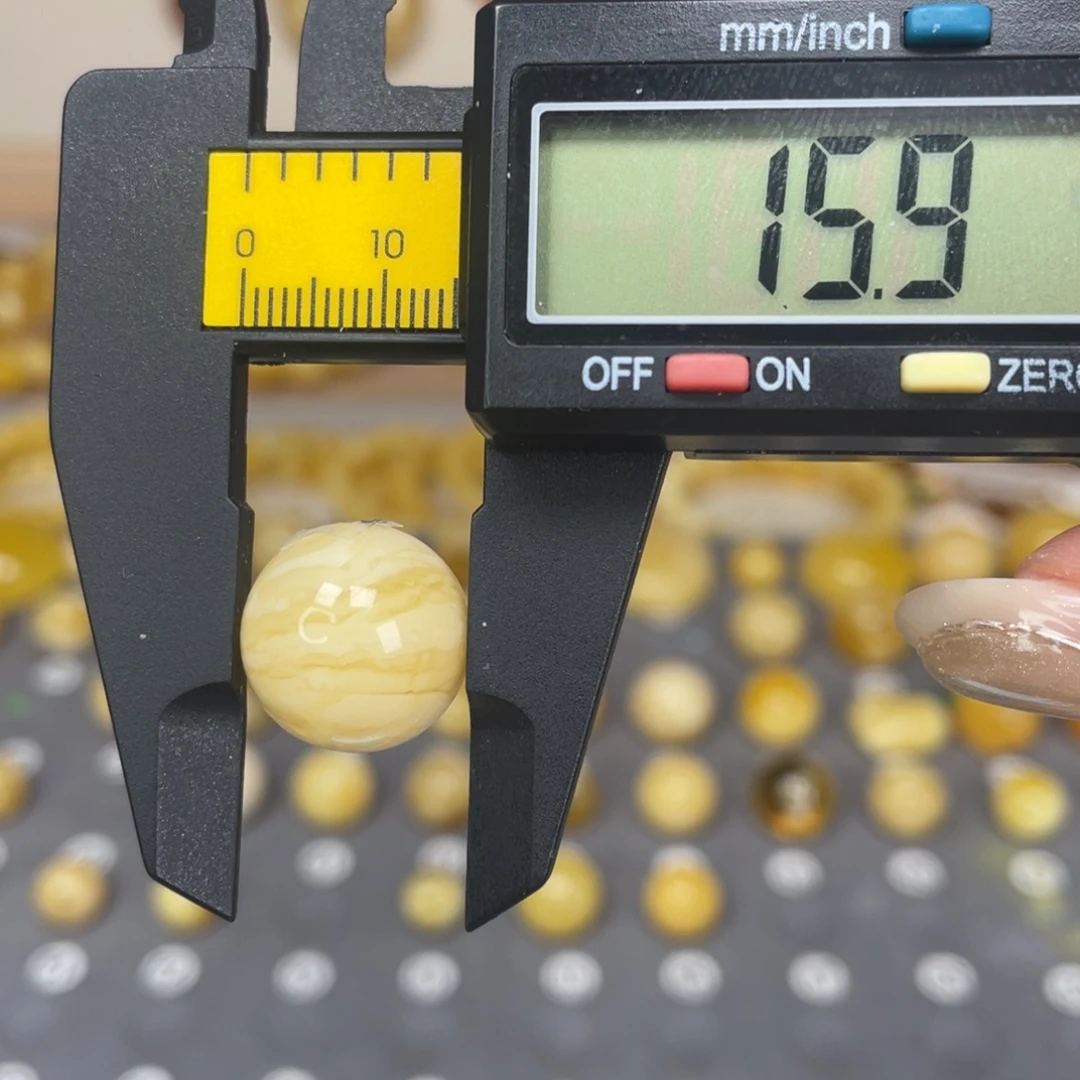 勿***訫琥珀未镶嵌裸石57