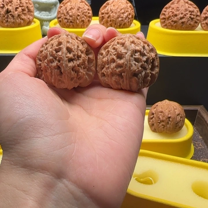 文玩核桃把件40白狮子