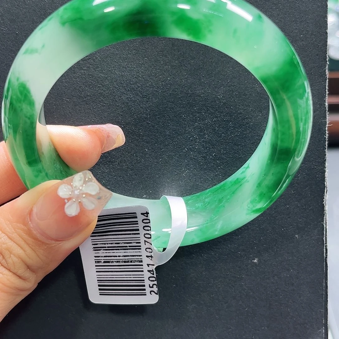 晴***里石英质玉手镯未镶嵌