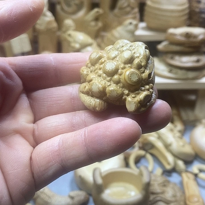 竹根雕小金蟾把件