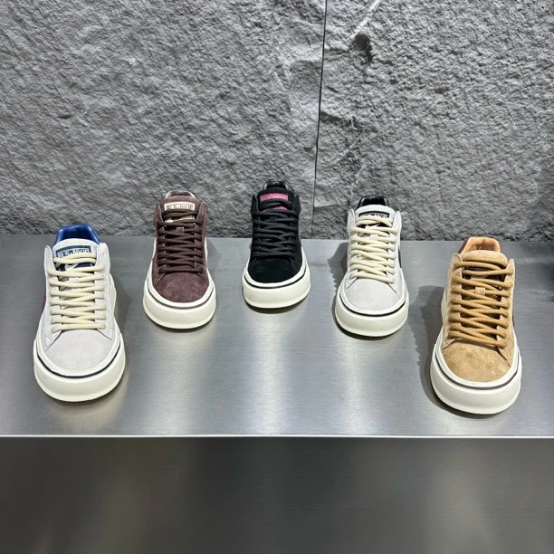 66-533秋季新款男士休闲鞋时尚百搭素面反绒皮拼色运动板鞋