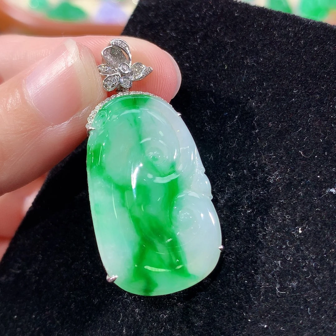 翡翠18K金镶嵌颈饰