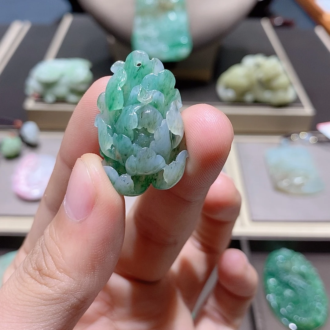 独山玉未镶嵌吊坠