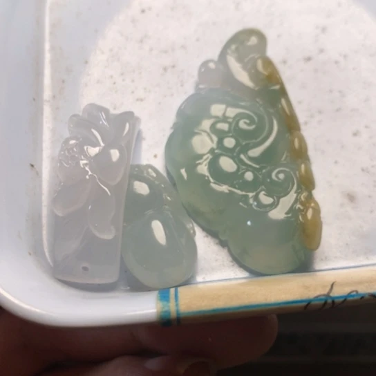 翡翠未镶嵌颈饰S****儿翡翠