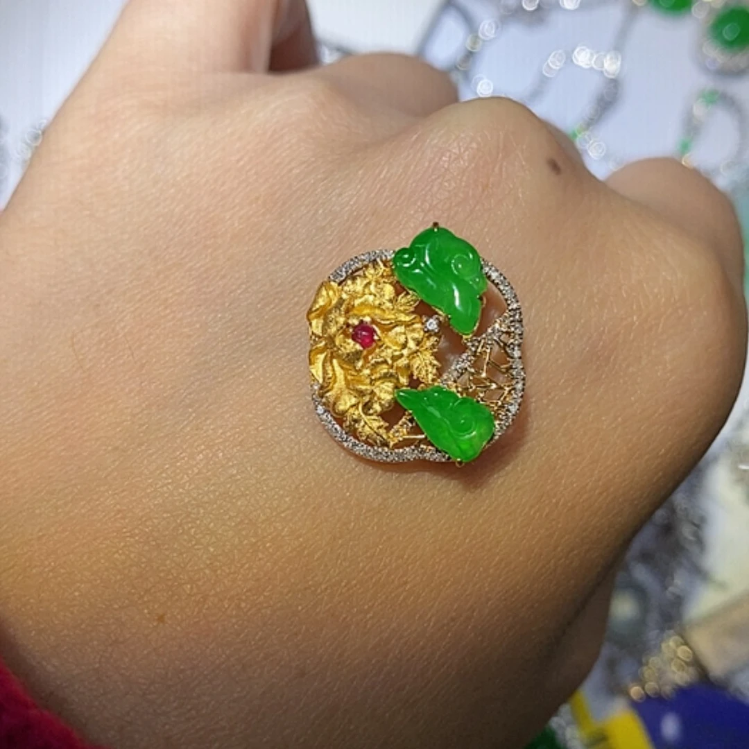 【闪购商品】翡翠颈饰18K金镶嵌吹****刀吊坠