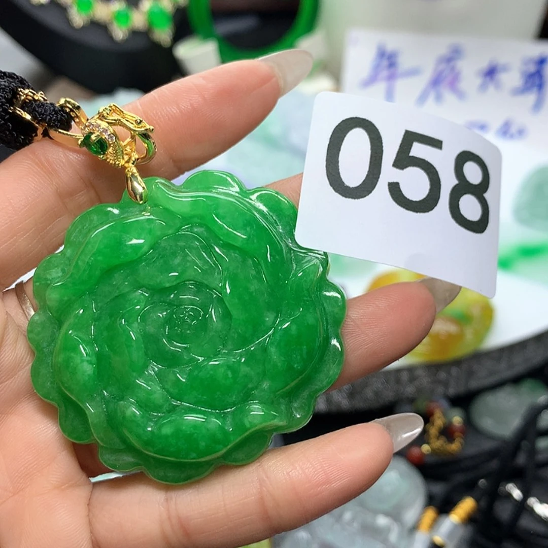 翡翠吊坠(赠链)未镶嵌