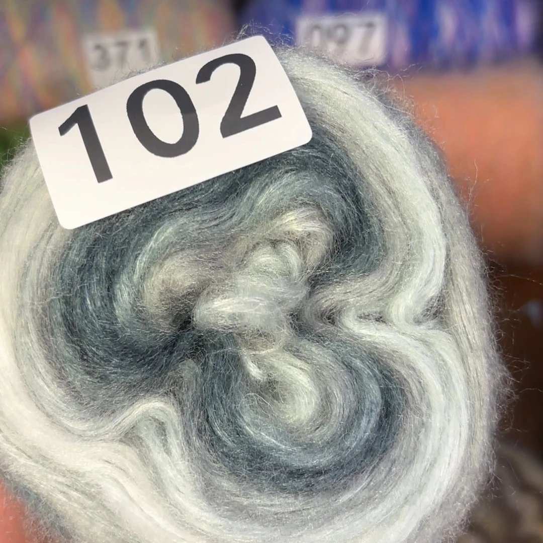 织绣102号黑白灰三色段染马海毛一包6团