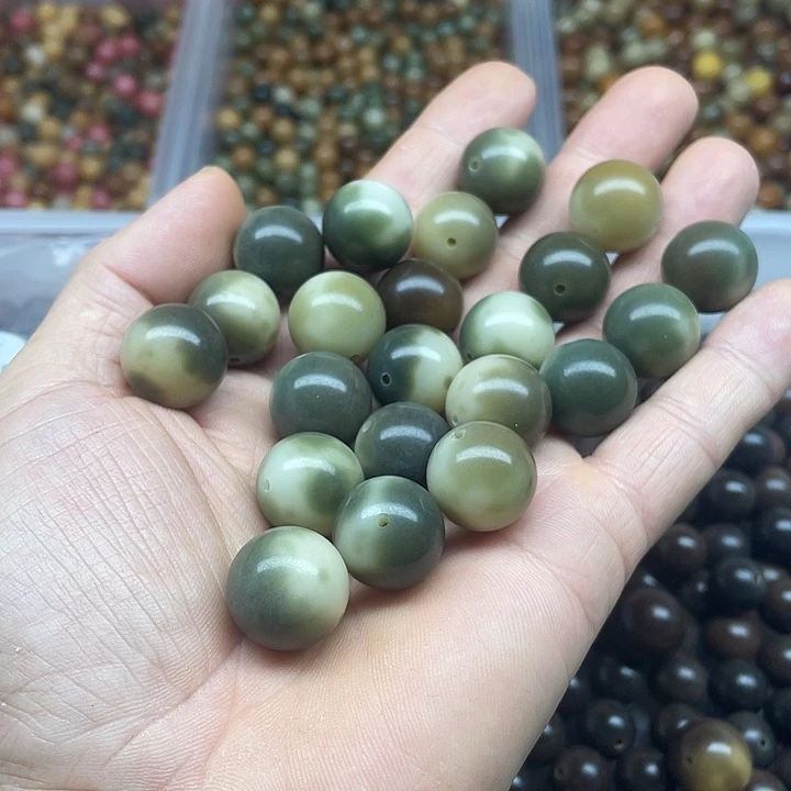 白玉菩提吊坠17瑕疵绿飘花圆22颗