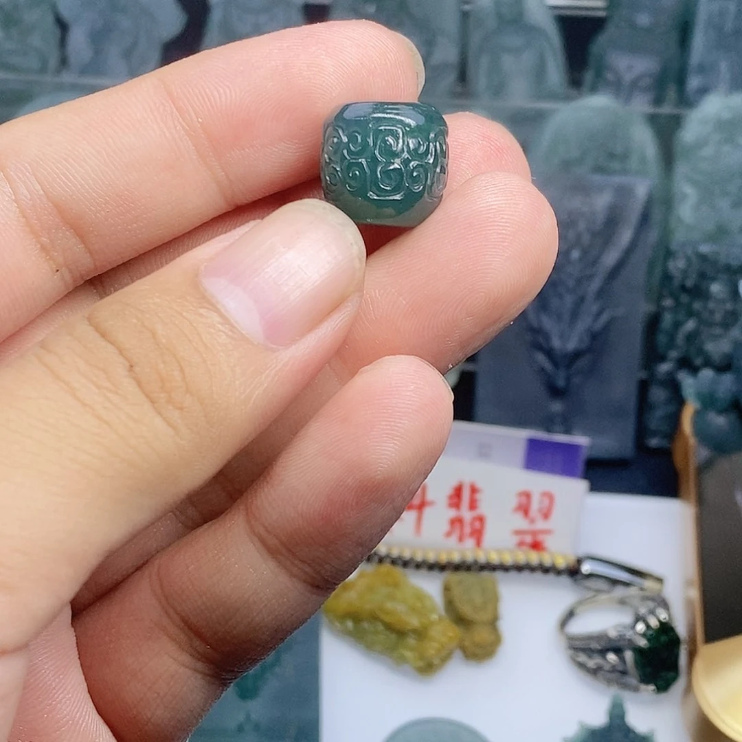 一***猫翡翠未镶嵌颈饰捅珠