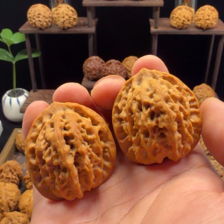 把件文玩核桃红皮佛度（微色差）
