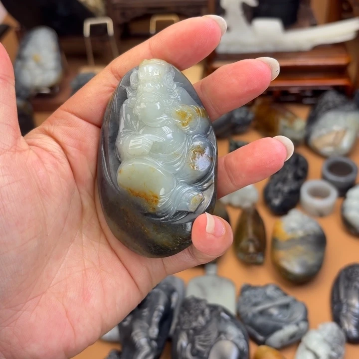 秋***叶和田玉未镶嵌颈饰