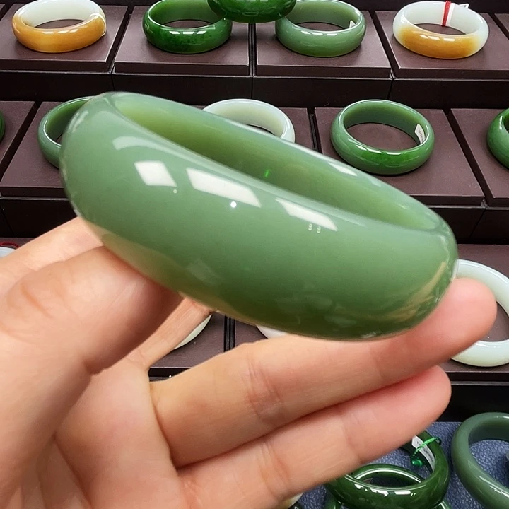 和田玉未镶嵌手镯