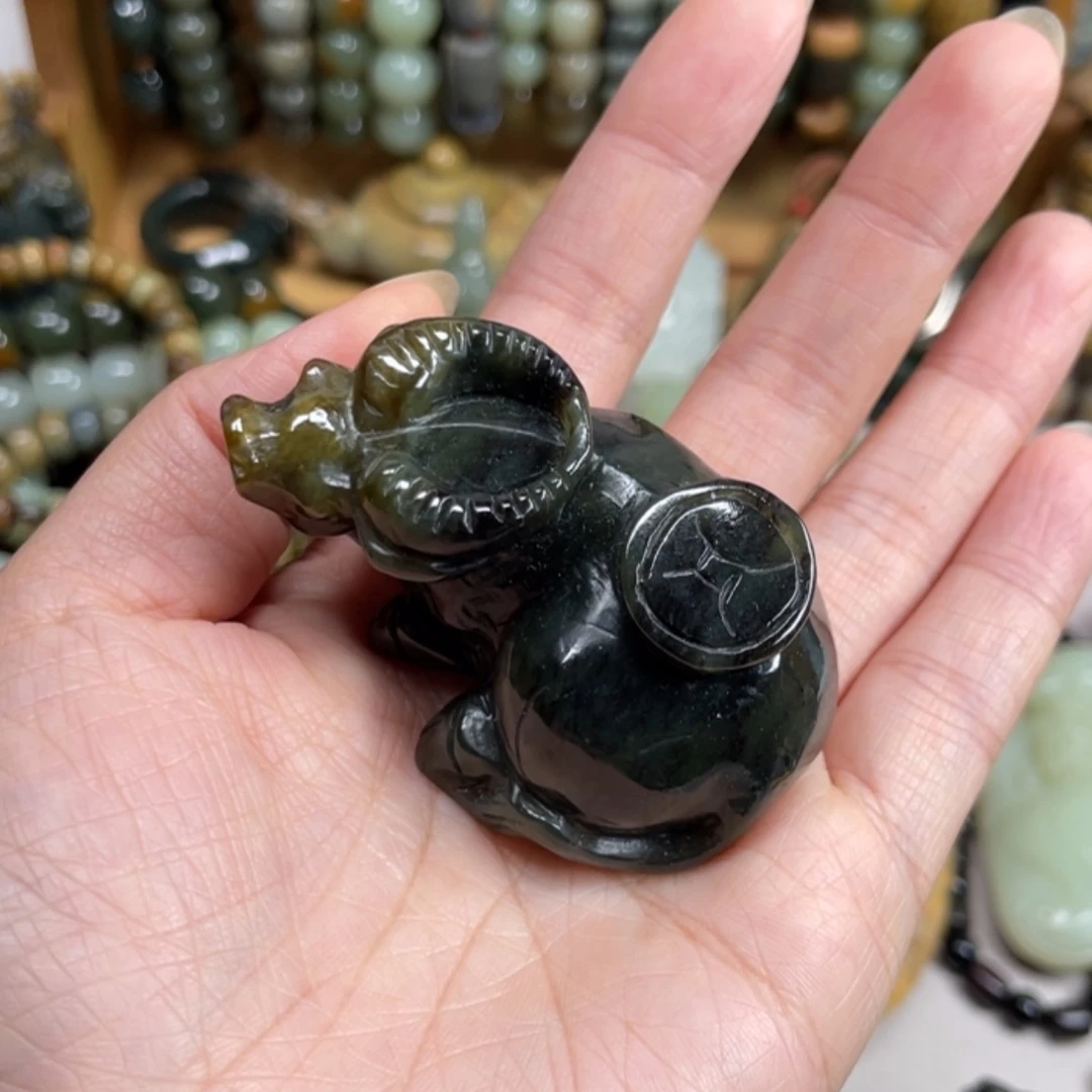 【闪购商品】未镶嵌岫岩河磨玉（透闪石质玉）把件