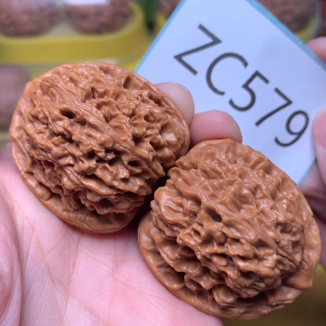 文玩核桃把件红皮炮弹南疆石39