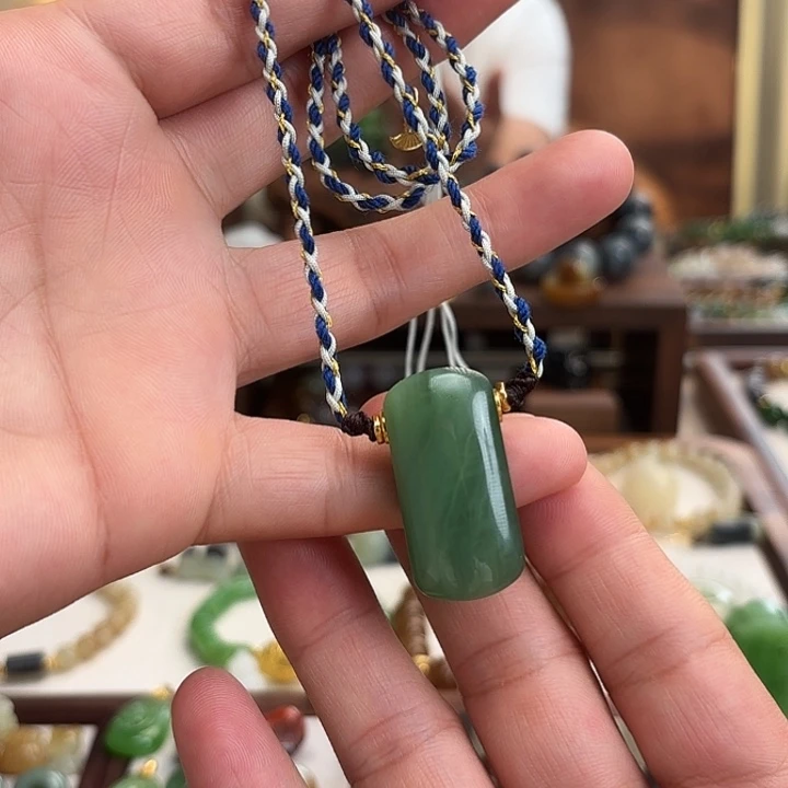 和田玉（碧玉）未镶嵌颈饰