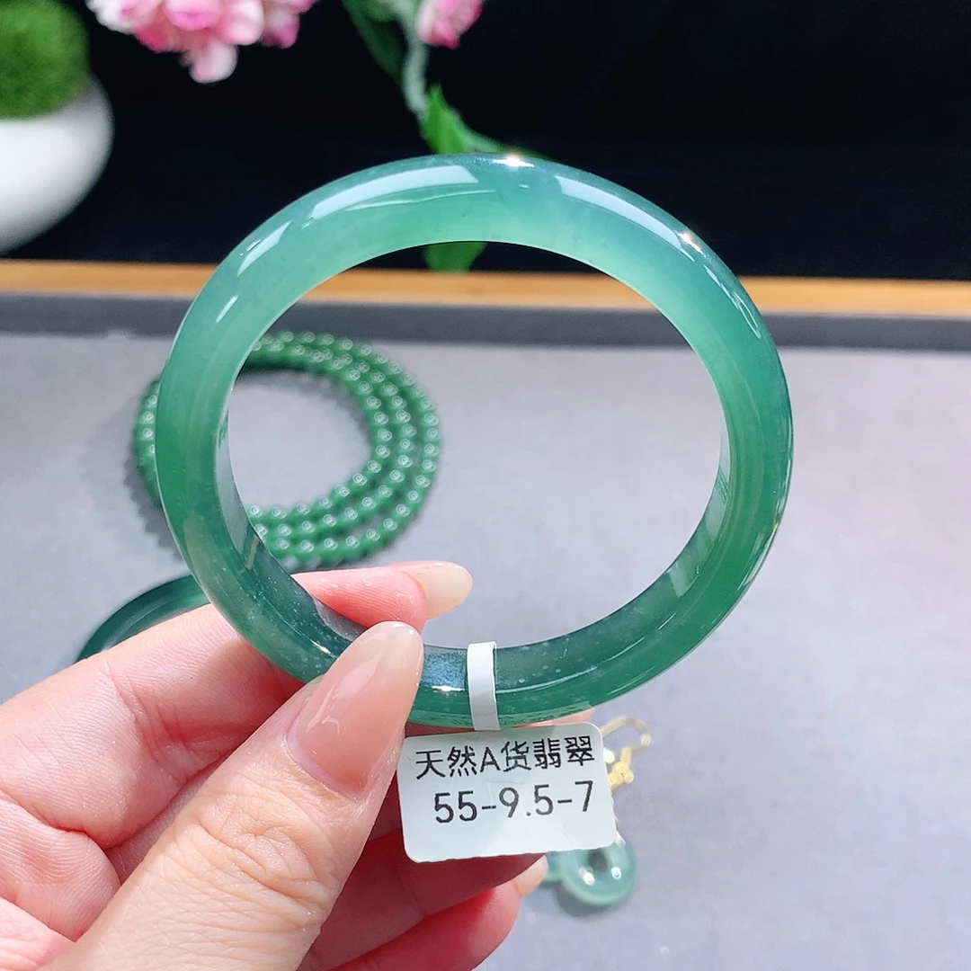 未镶嵌手镯（圆镯）翡翠