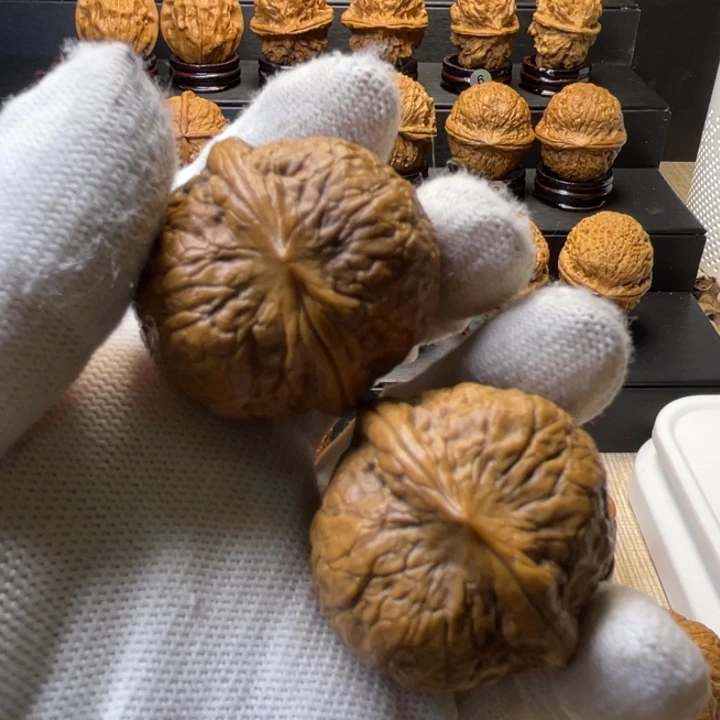 把件文玩核桃蟒纹虎头38尺24Y