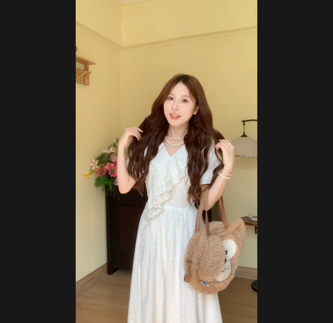 07.10【蔡不理自制】白兔奶糖夏季新V领蕾丝初恋感白色法式裙子