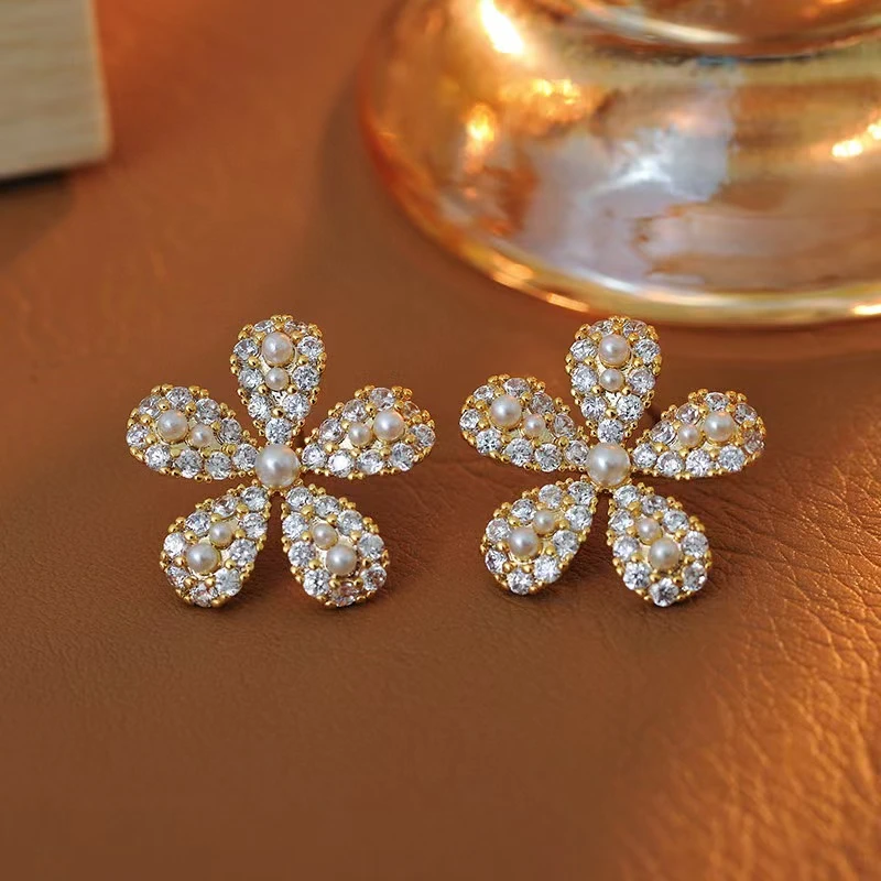 铜合金耳饰 c180---高级百搭时尚气质复古花朵耳钉