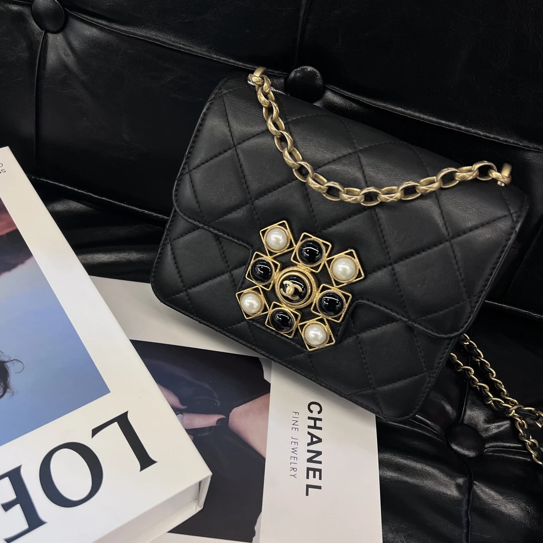 95新 Chanel/香奈儿 黑色手工坊系列珐琅雕花链斜挎包30开