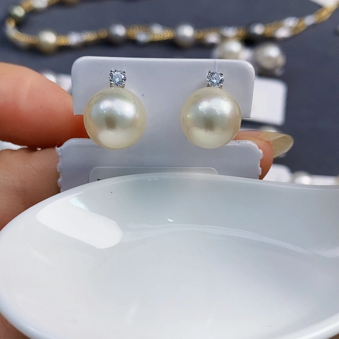 18K金镶嵌特价秒杀南洋澳白正圆极光微微瑕11海水珍珠