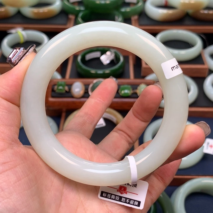 和田玉手镯60圈口未镶嵌